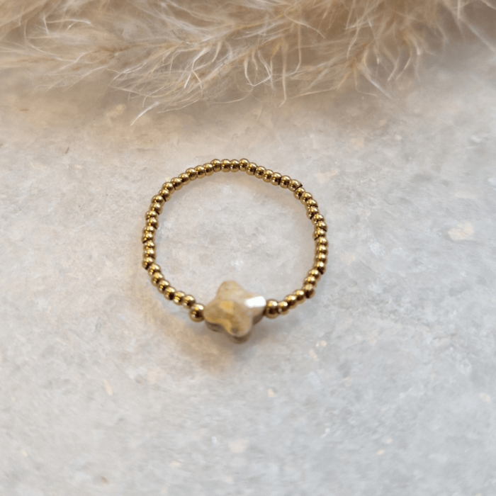 Ring beige clover