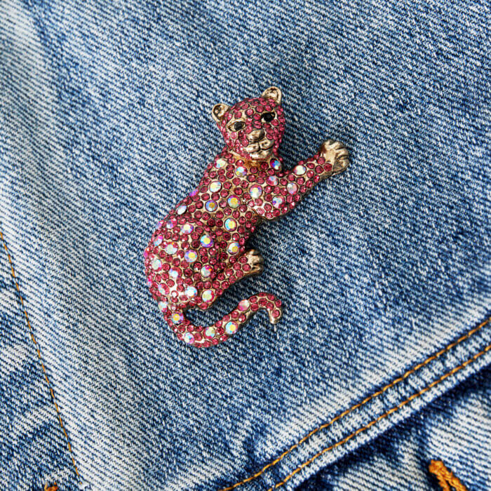 Broche roze luipaard