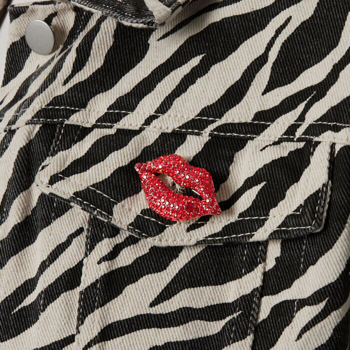 Broche red lipps